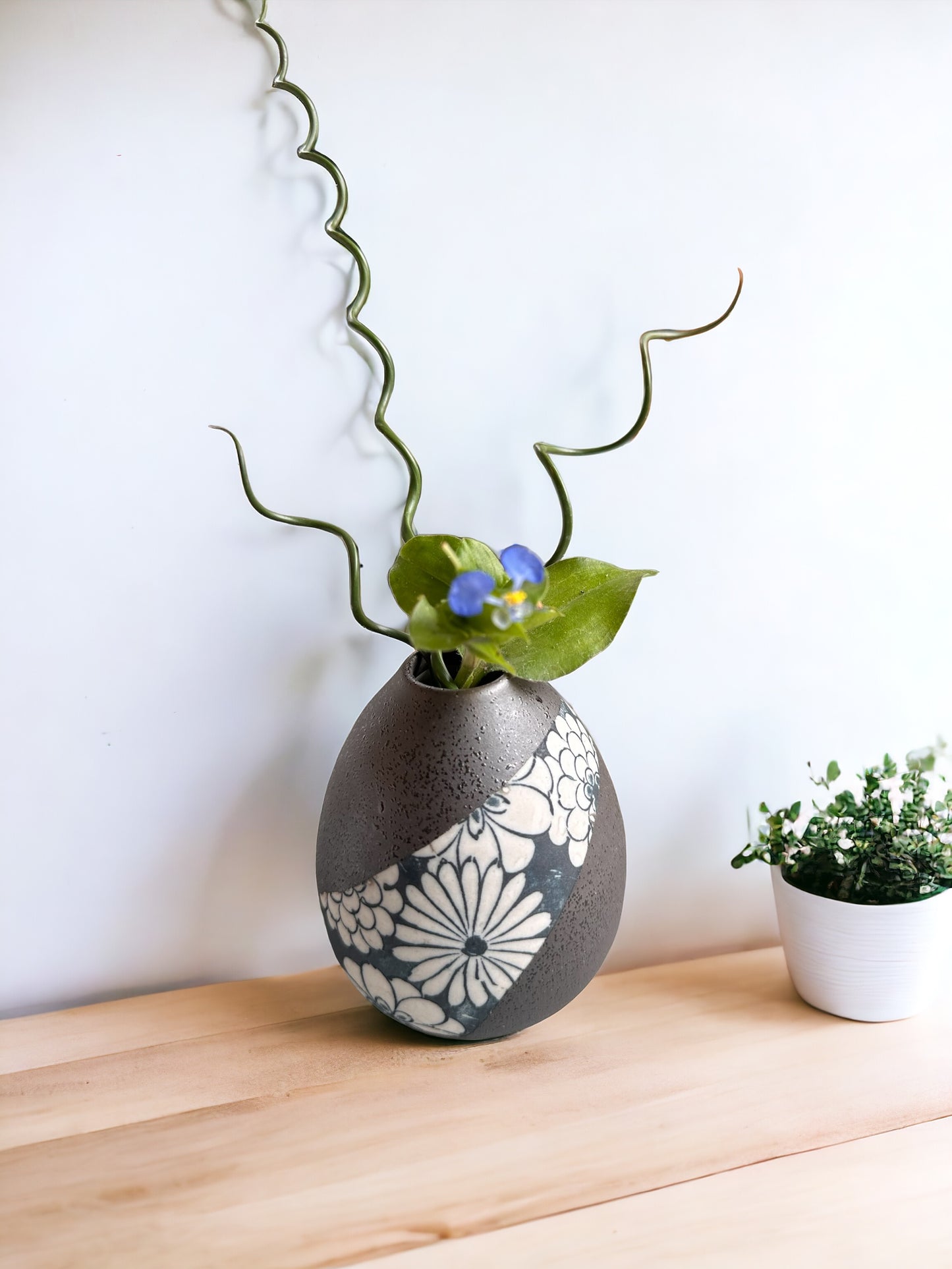 Floral Harmony Vase black/kiku