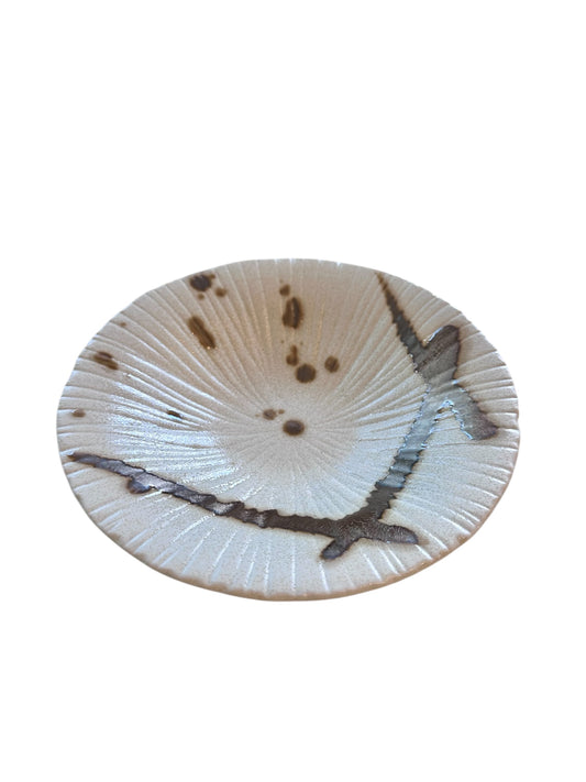 Shirafuji Shell Dish – Handcrafted Ceramic Plate with Brushwork Design 8"