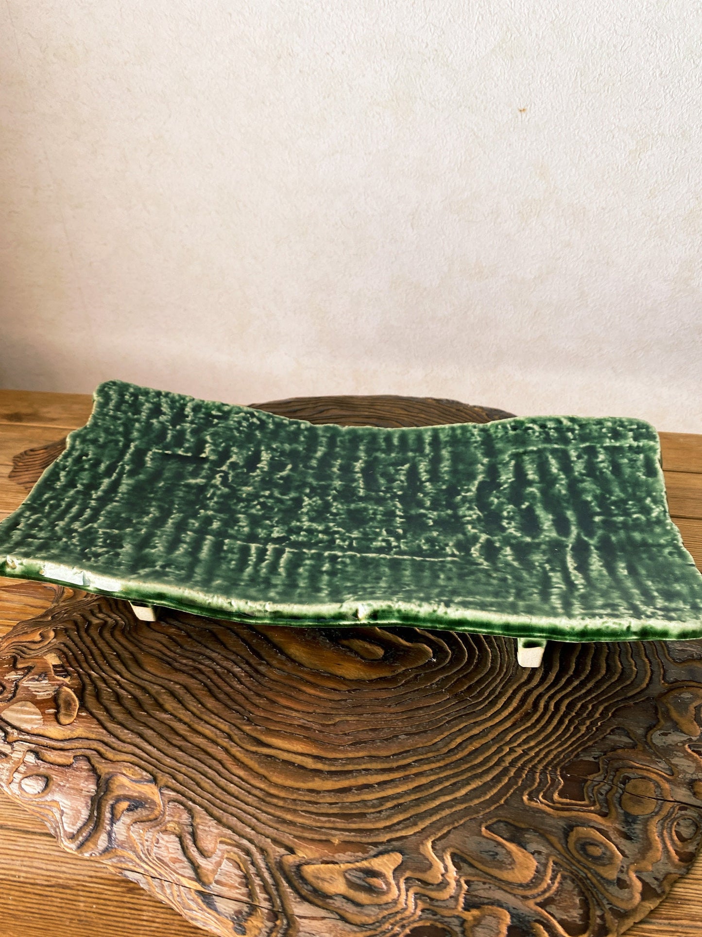 美濃焼 Minoyaki, Japanese Ceramic Saucer with leg, Size 9.84" x 4.72" x 1.57" height, beautiful green grazed with jomon monyou design.
