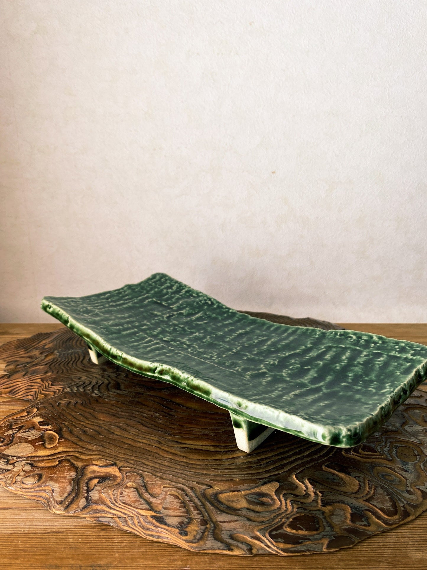 美濃焼 Minoyaki, Japanese Ceramic Saucer with leg, Size 9.84" x 4.72" x 1.57" height, beautiful green grazed with jomon monyou design.
