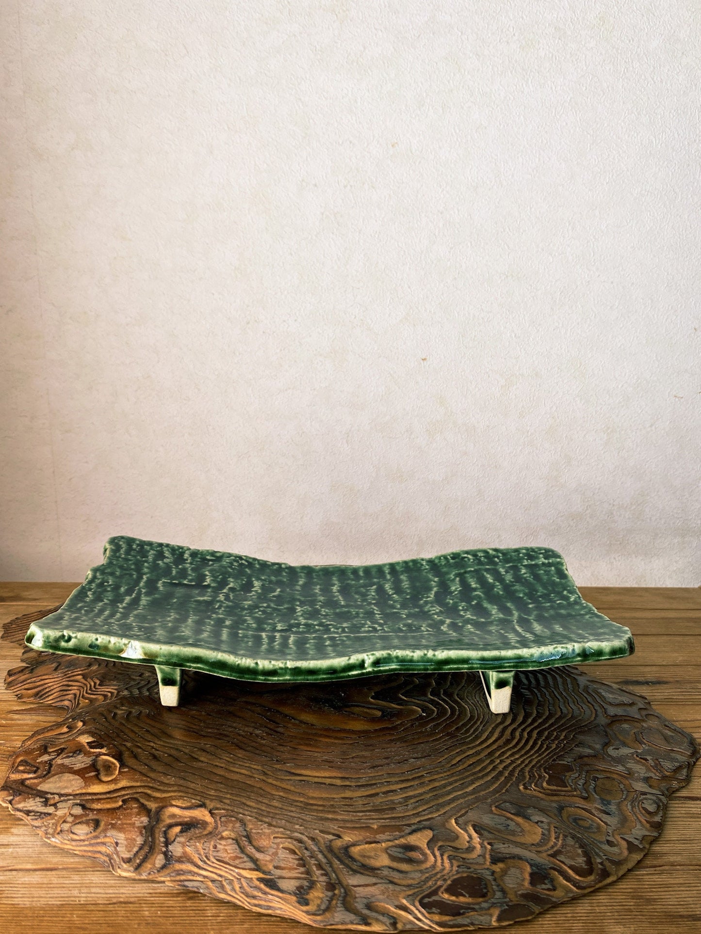 美濃焼 Minoyaki, Japanese Ceramic Saucer with leg, Size 9.84" x 4.72" x 1.57" height, beautiful green grazed with jomon monyou design.
