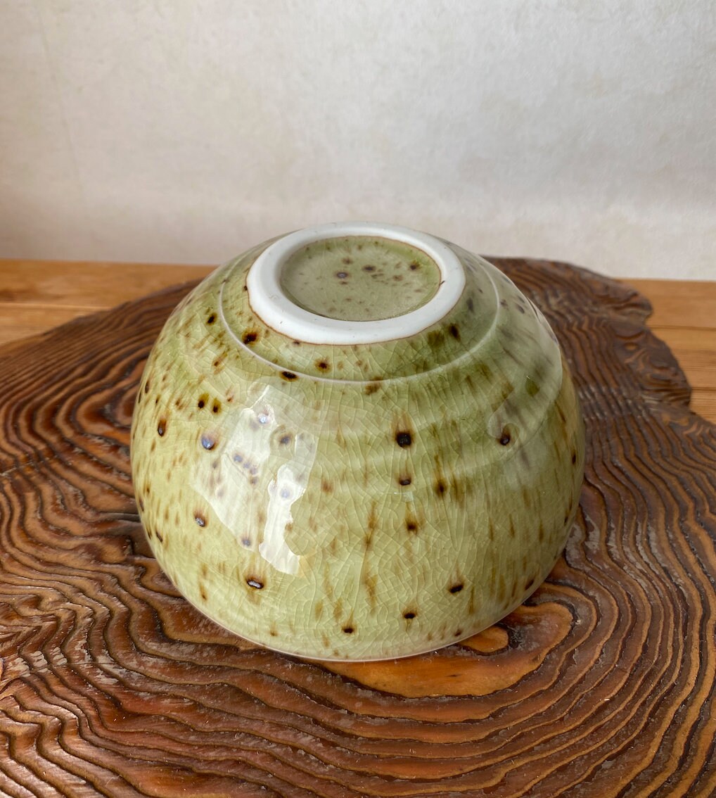 Ceramic wafu-Japanese medium bowl, 4.92" diameter x 2.75" height