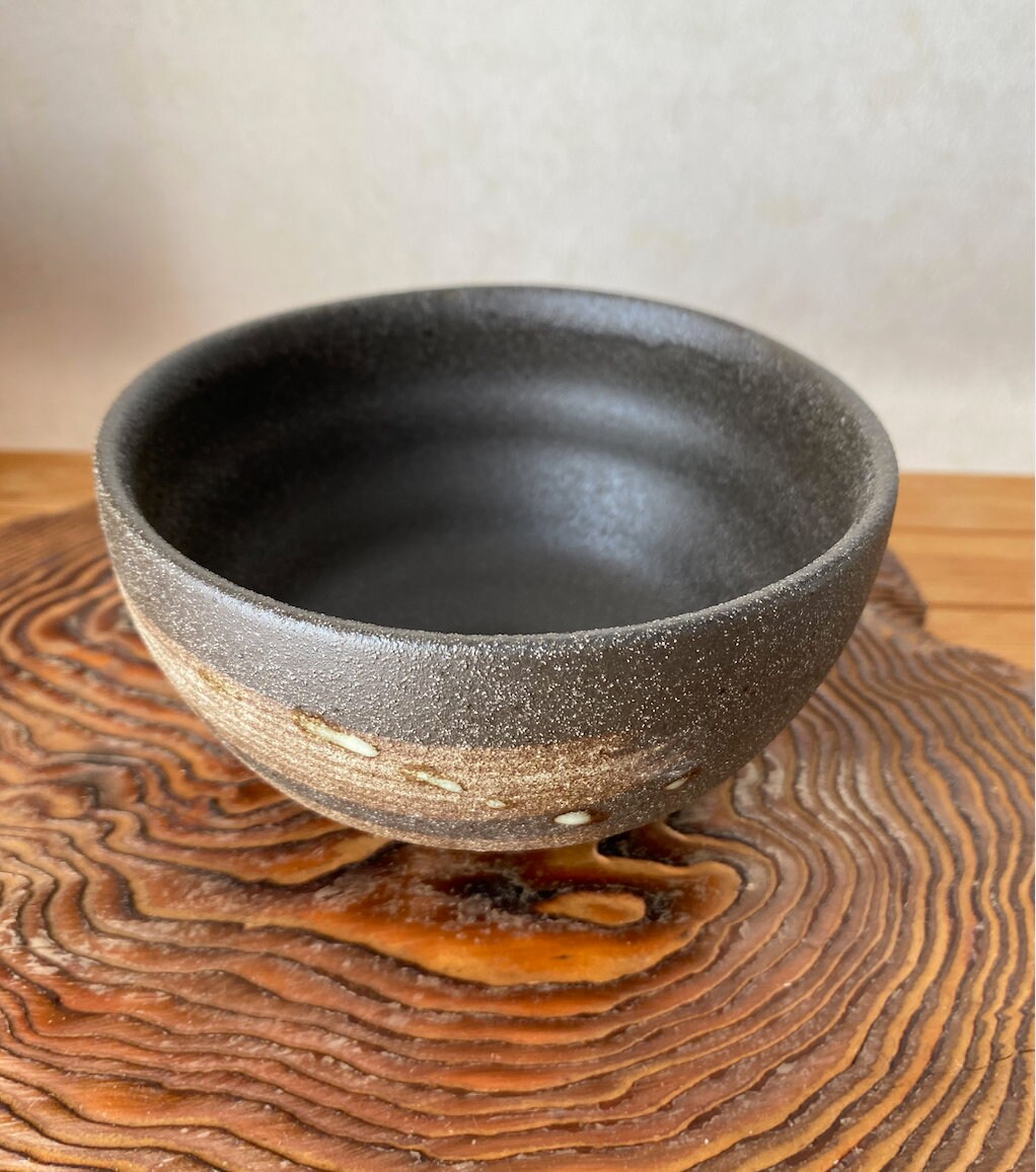 Ceramic wafu-Japanese medium bowl, 4.92" diameter x 2.75" height