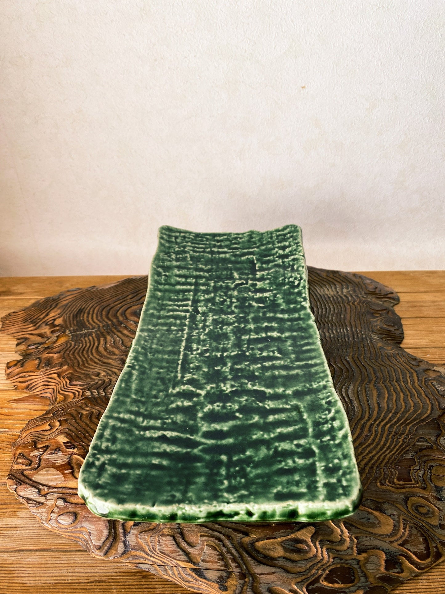 美濃焼 Minoyaki, Japanese Ceramic Saucer with leg, Size 9.84" x 4.72" x 1.57" height, beautiful green grazed with jomon monyou design.
