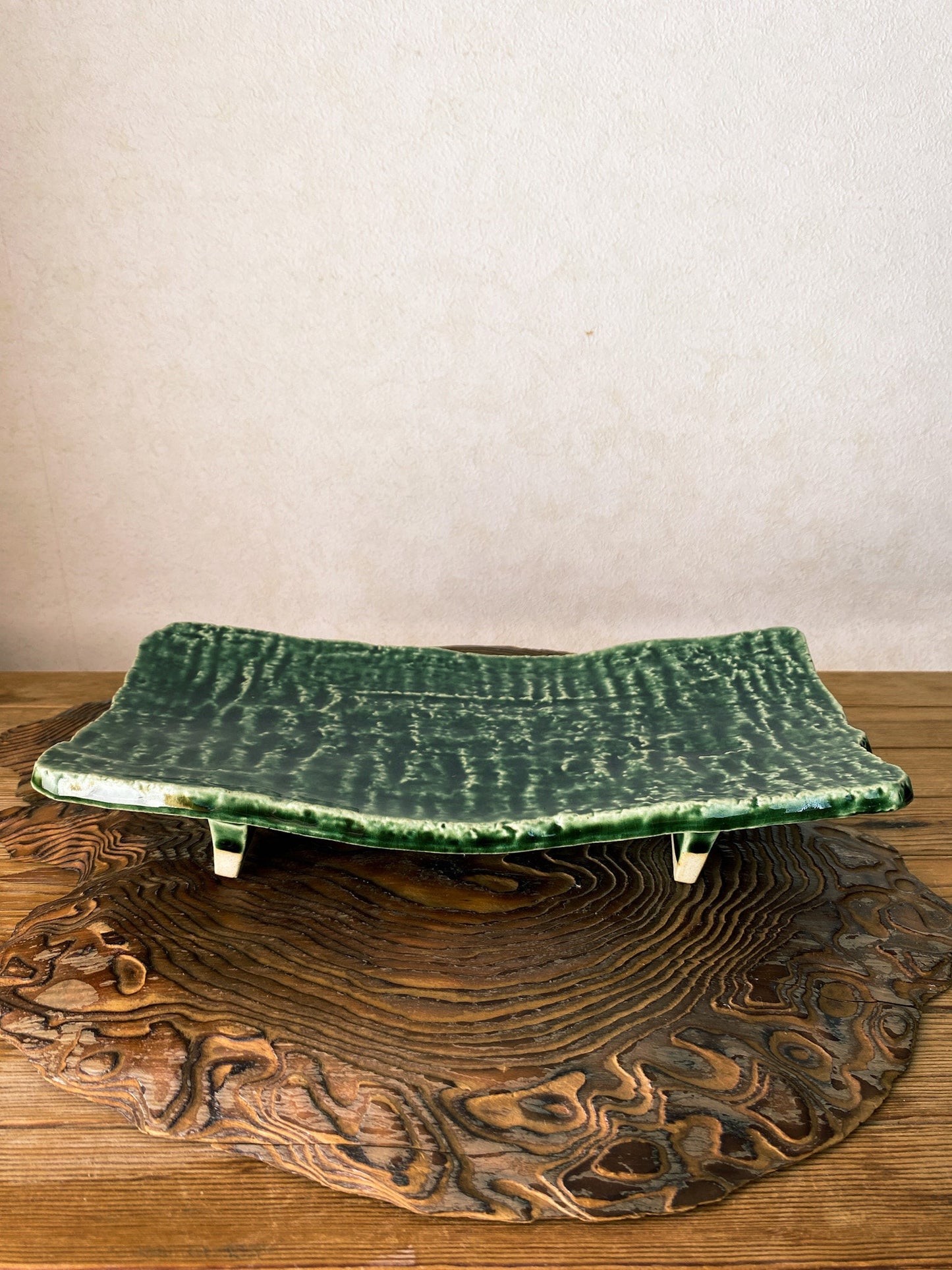 美濃焼 Minoyaki, Japanese Ceramic Saucer with leg, Size 9.84" x 4.72" x 1.57" height, beautiful green grazed with jomon monyou design.