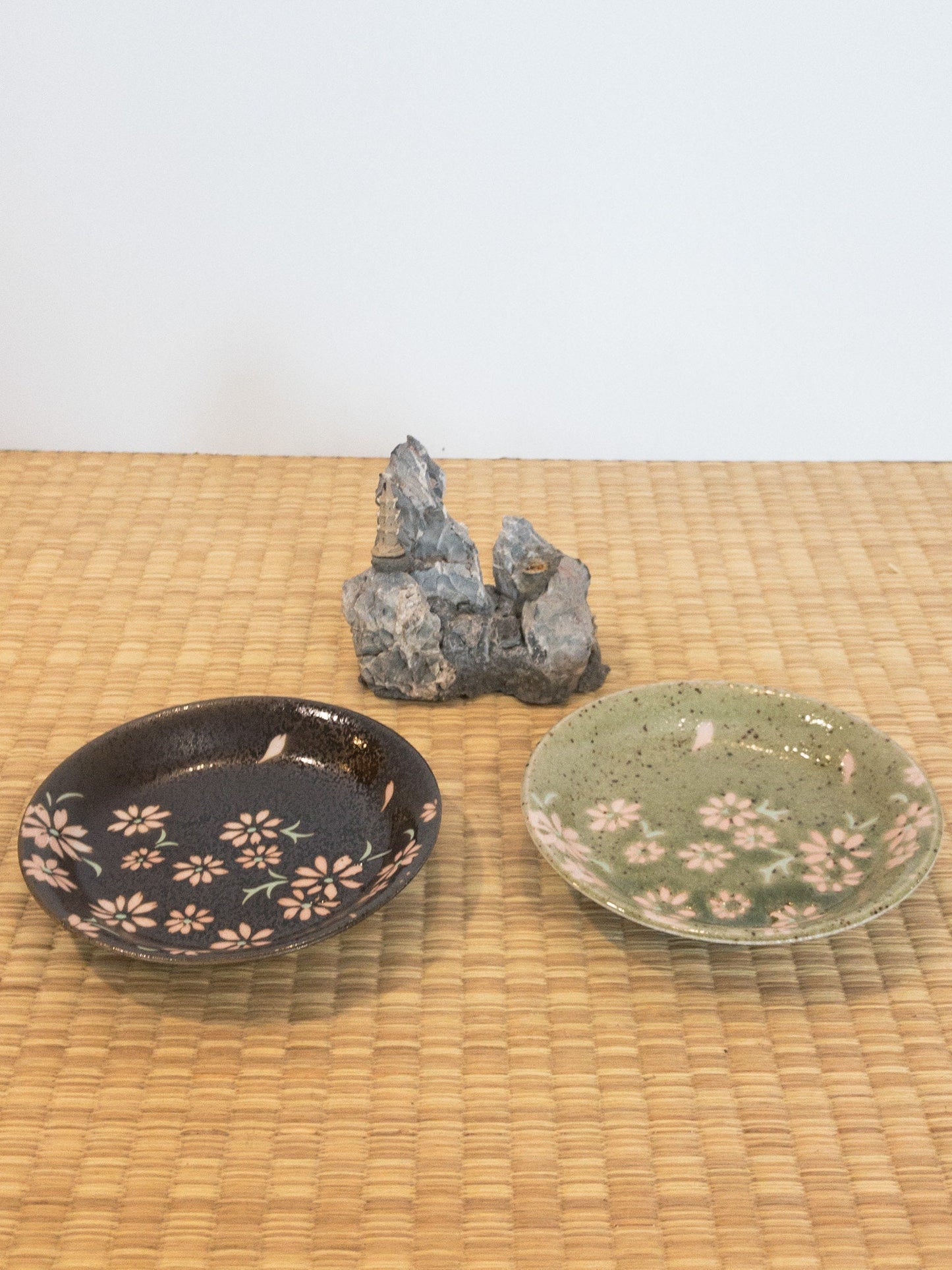 Small Japanese flower paint with wafu designed Saucer for small Kokedama Size 4.75" diameter x 1" height