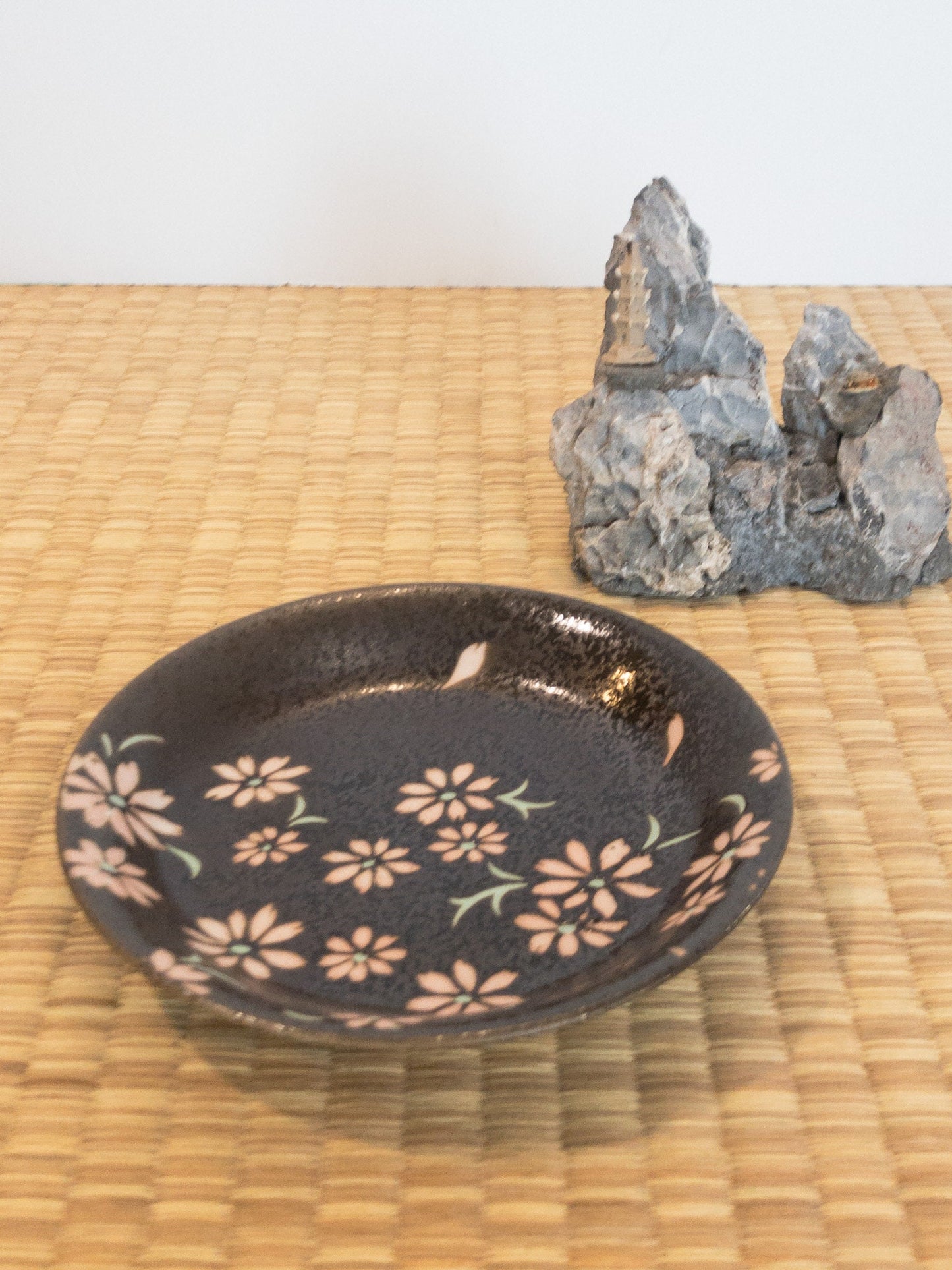 Small Japanese flower paint with wafu designed Saucer for small Kokedama Size 4.75" diameter x 1" height