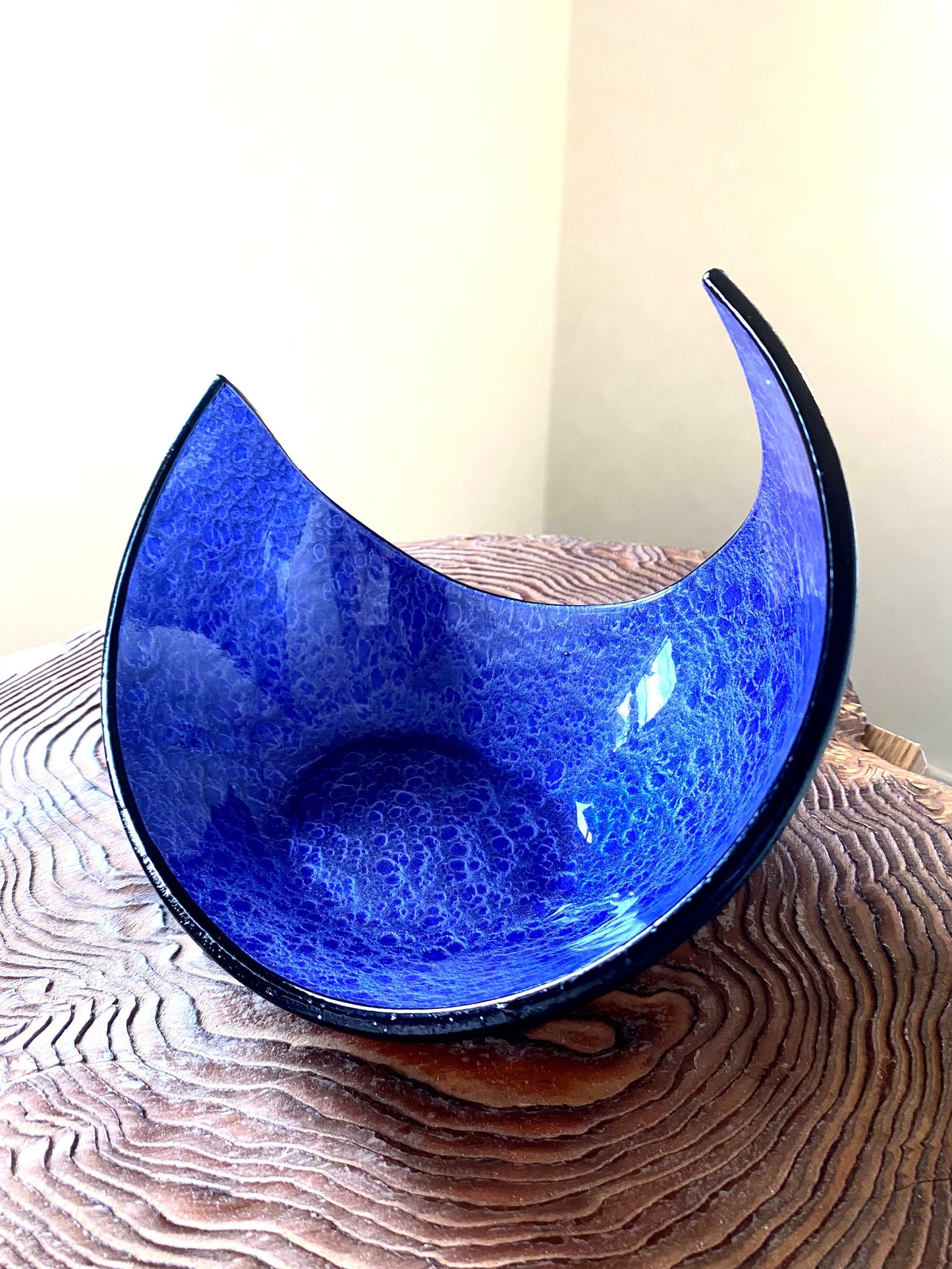 Japan made, beautiful earth blue half moon shape kokedama saucer , cracking design and grazed. It is good saucer for small Kokedama.