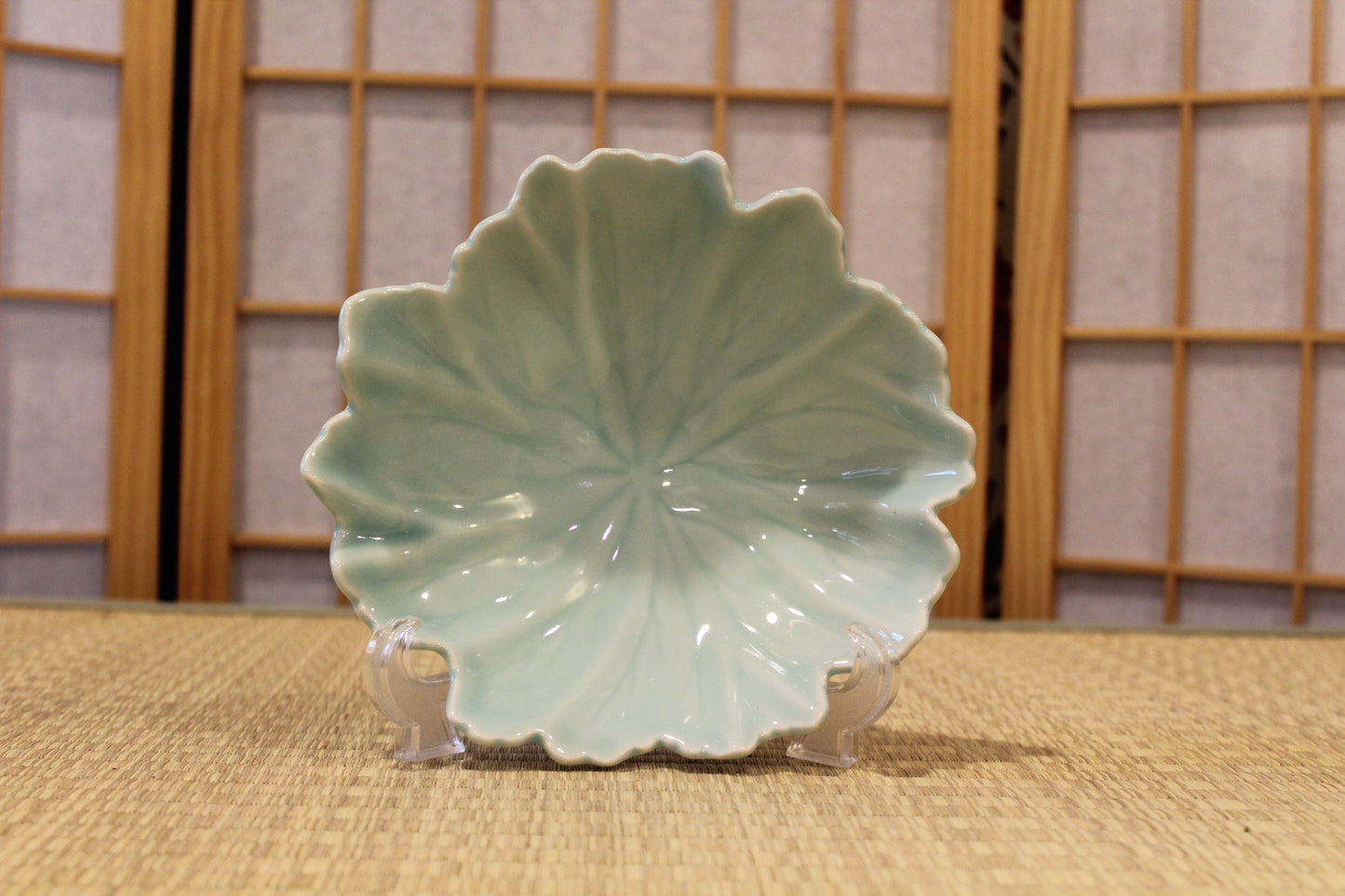 Japanese pottery Leaf designed plate, Made in Toki, Japan 7.25″ x 2.5″H
