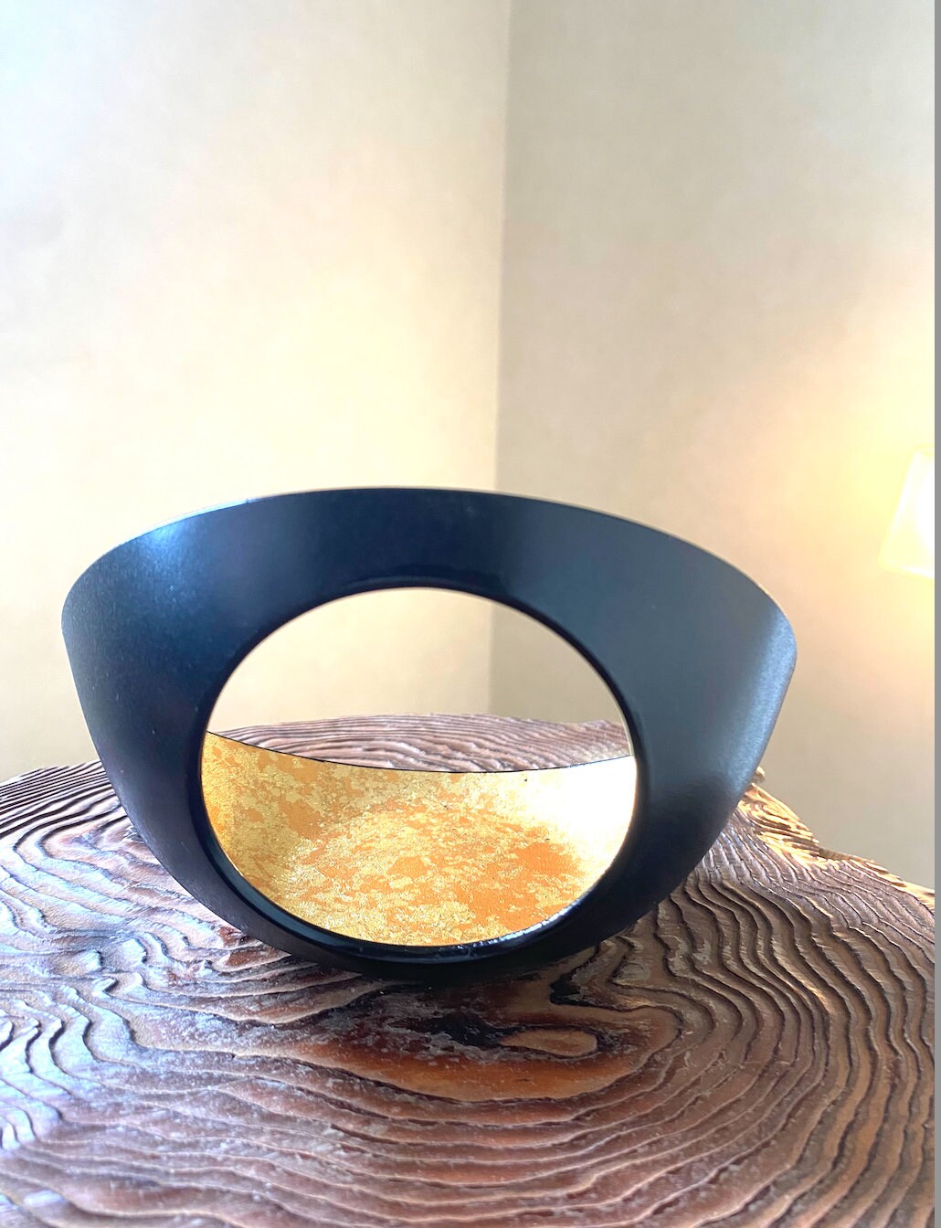 Japan made, beautiful gold full moon shape kokedama saucer, gold inside , black outside, grazed. It is good saucer for, small Kokedama.