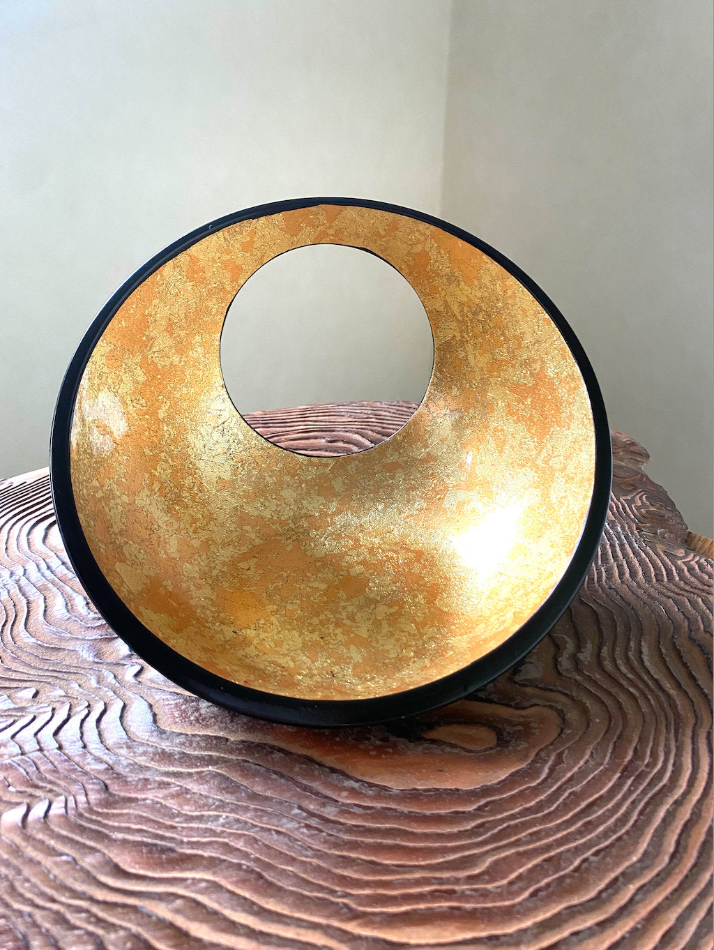 Japan made, beautiful gold full moon shape kokedama saucer, gold inside , black outside, grazed. It is good saucer for, small Kokedama.