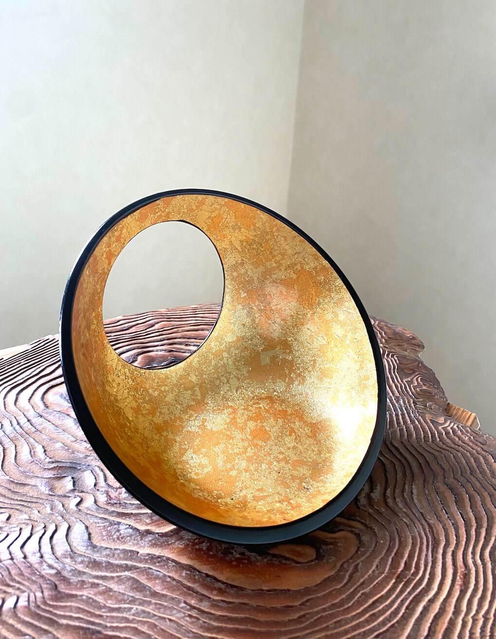 Japan made, beautiful gold full moon shape kokedama saucer, gold inside , black outside, grazed. It is good saucer for, small Kokedama.
