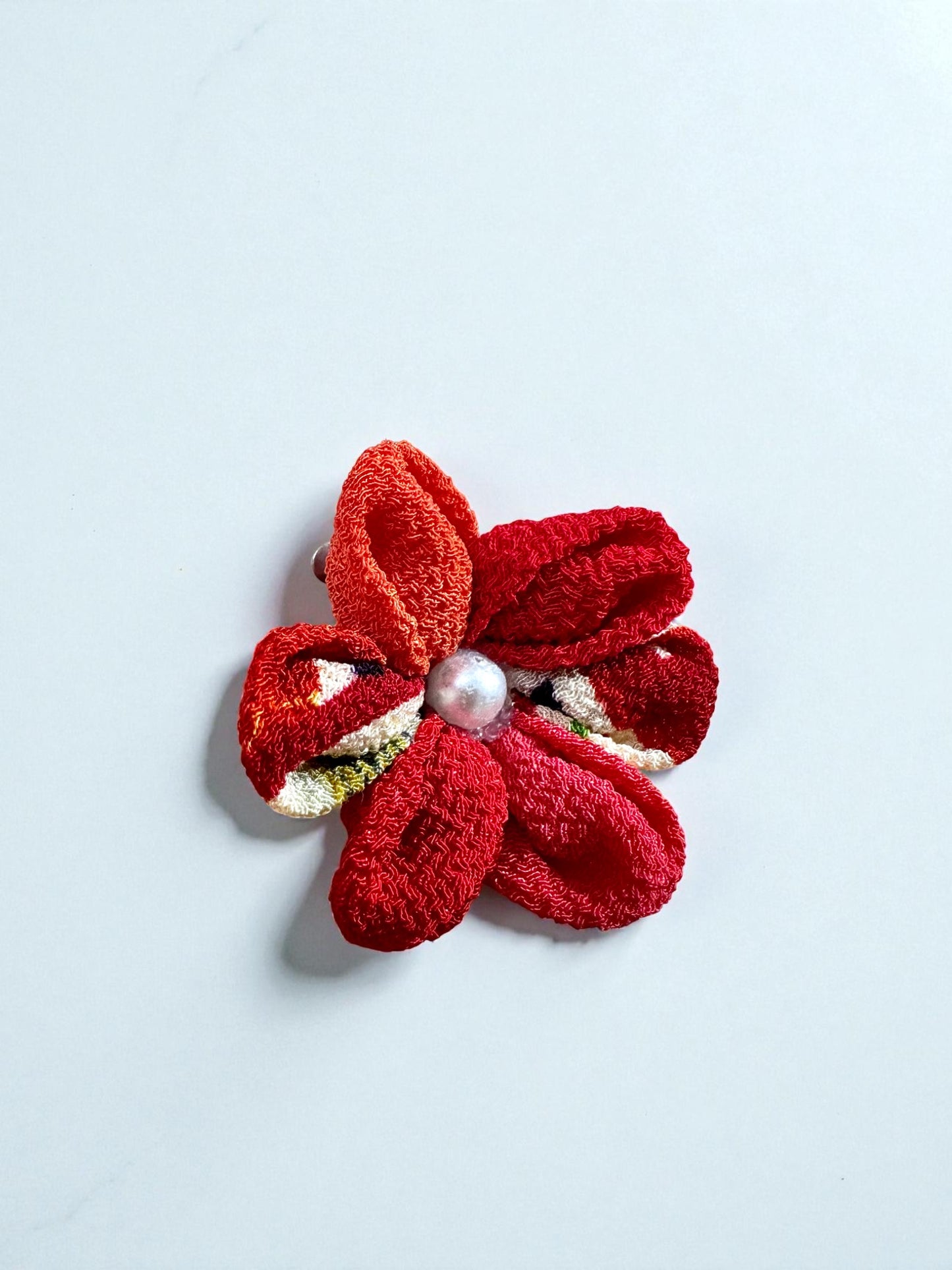 Crimson Bloom – Tsumami Zaiku Flower Clip & Brooch