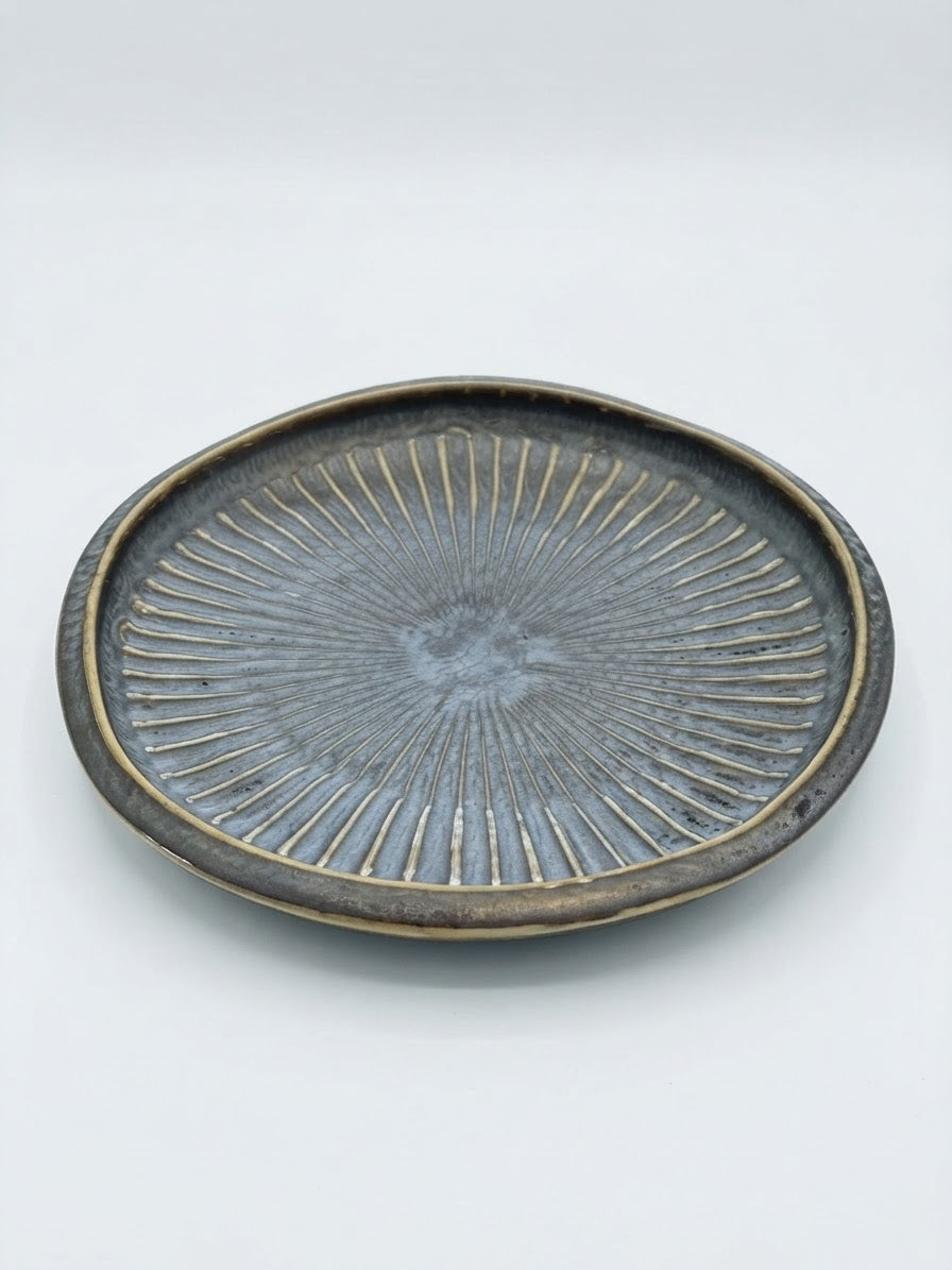 Peacock Chrysanthemum Footed Plate 孔雀菊彫高台皿5