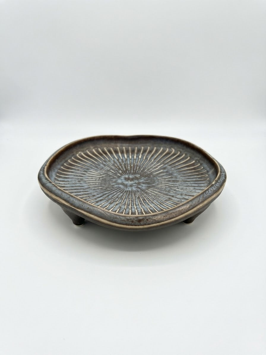 Peacock Chrysanthemum Footed Plate 孔雀菊彫高台皿5