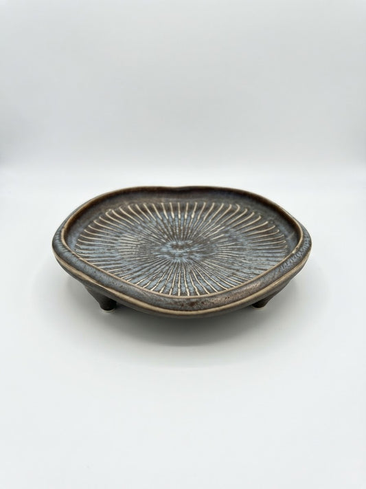 Peacock Chrysanthemum Footed Plate 孔雀菊彫高台皿5