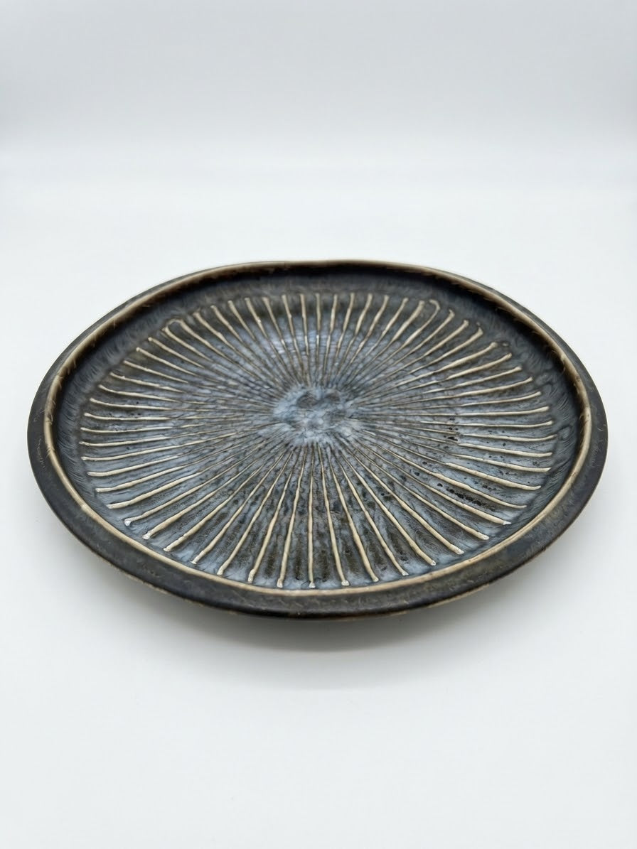Peacock Chrysanthemum Footed Plate 孔雀菊彫高台皿5