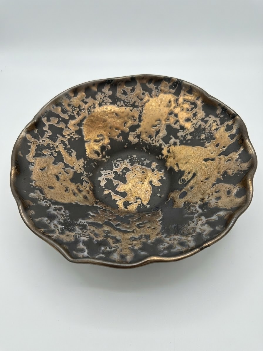 Gold Tataki Bellflower Bowl  (6.5" x 6.5" x 1.75"H)