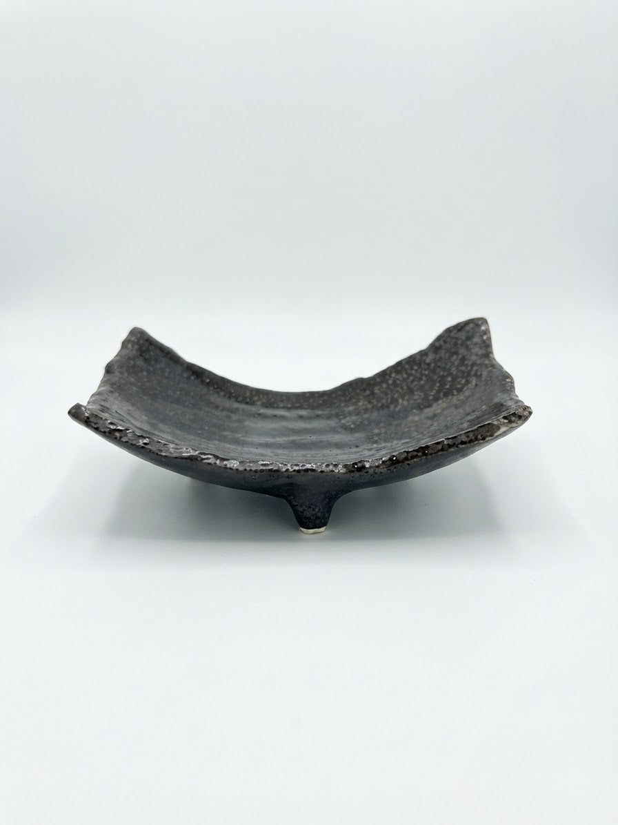 Yuzu Kuro Three-Footed Ceramic Kokedama Tray – Made in Japan
