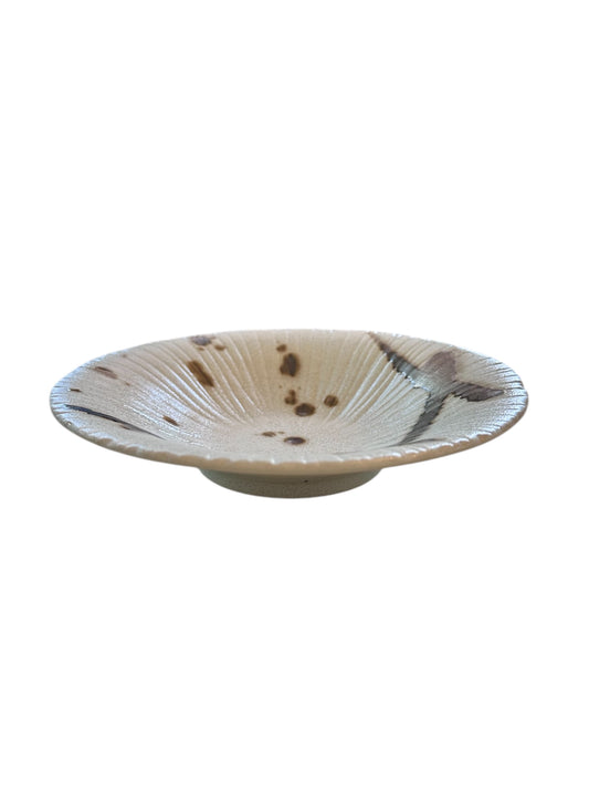 Shirafuji Shell Dish – Handcrafted Ceramic Plate with Brushwork Design 8"
