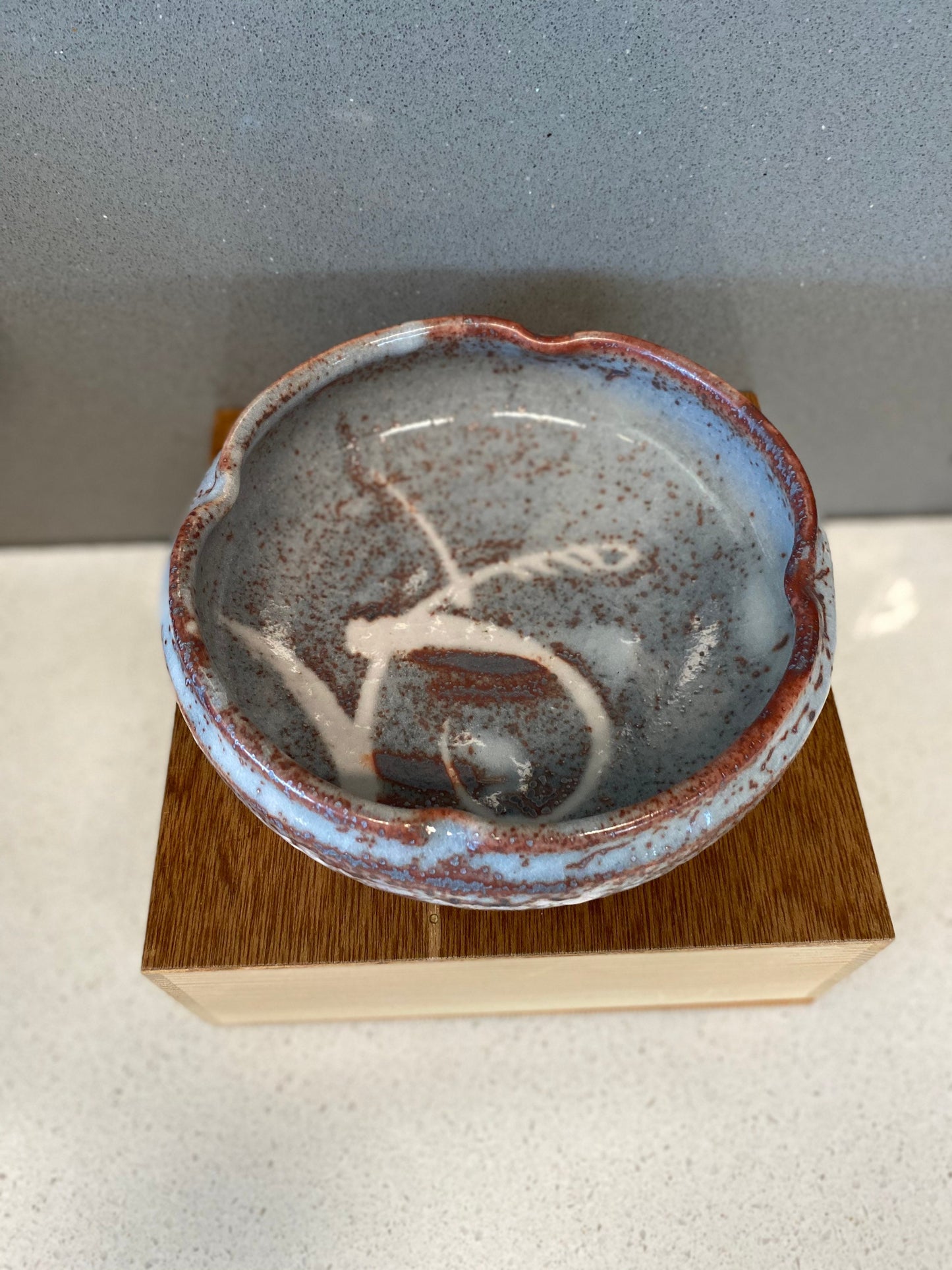 小石原焼　Japanese Ceramic Saucer, Koishiwara Yaki Ware, Shuzan Gama kiln, Size 22cm diameter, comes with wooden protected box