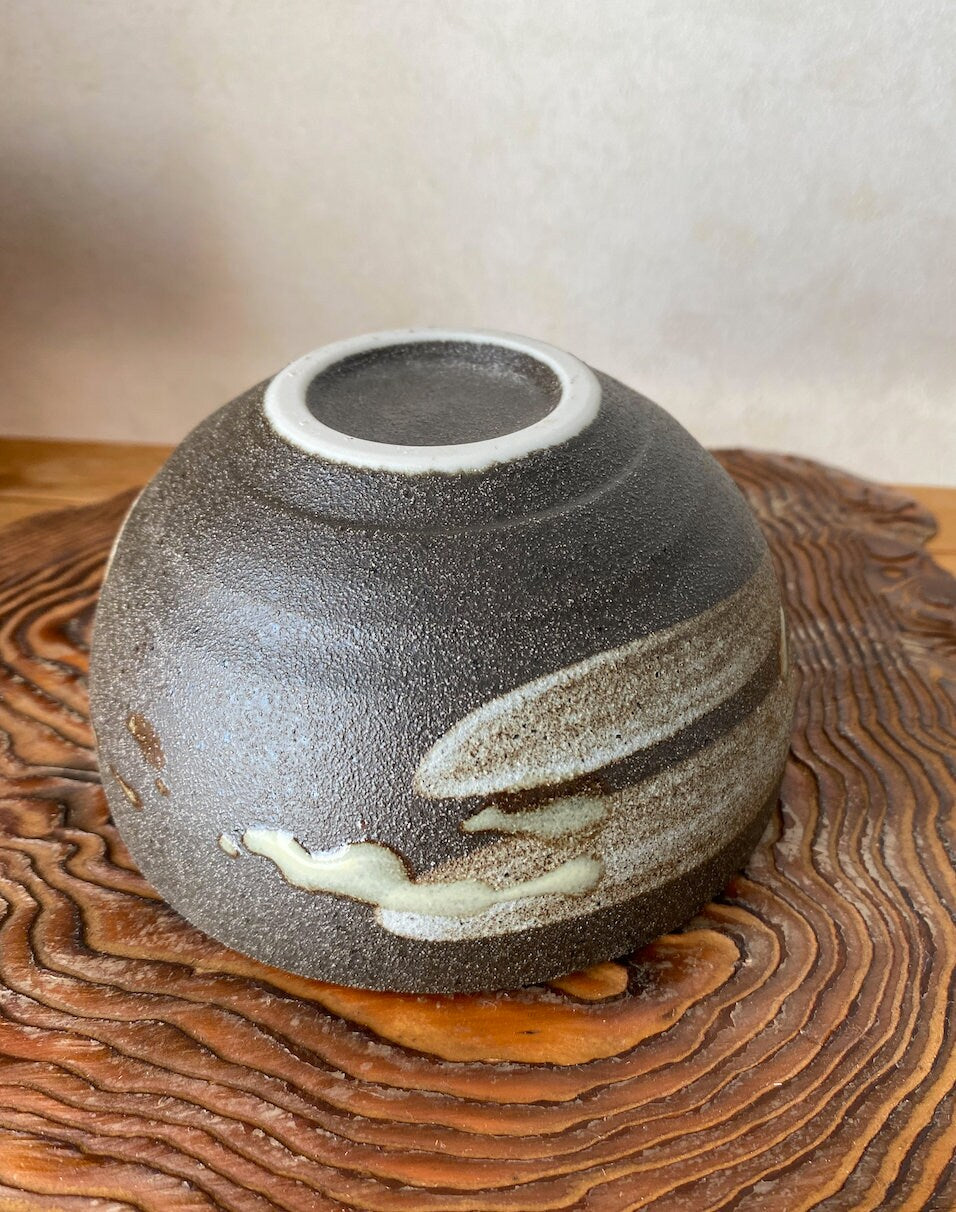 Ceramic wafu-Japanese medium bowl, 4.92" diameter x 2.75" height