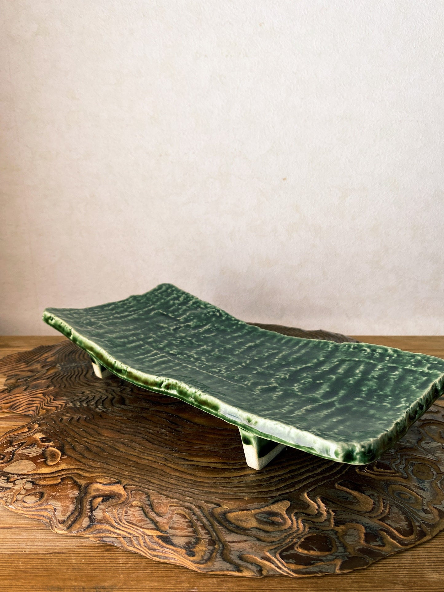 美濃焼 Minoyaki, Japanese Ceramic Saucer with leg,  Size 9.84" x 4.72" x 1.57" height, beautiful green grazed with jomon monyou design.