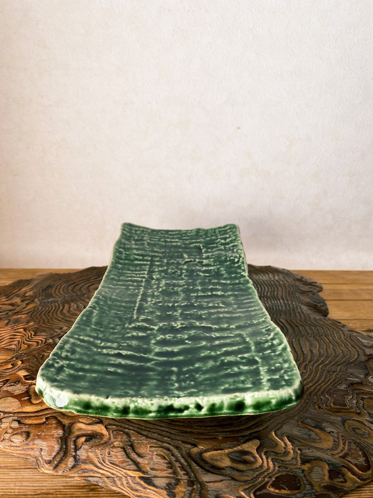 美濃焼 Minoyaki, Japanese Ceramic Saucer with leg,  Size 9.84" x 4.72" x 1.57" height, beautiful green grazed with jomon monyou design.