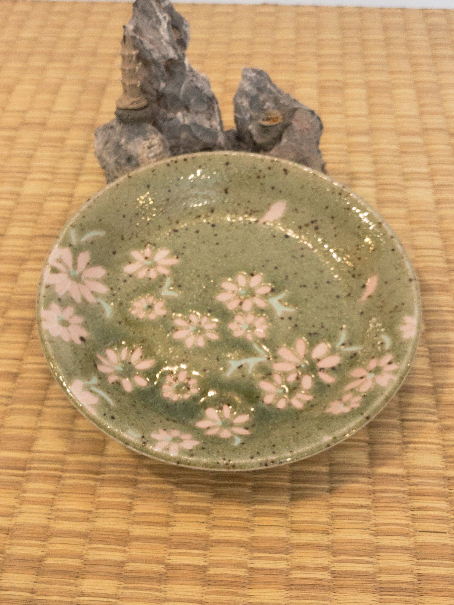 Small Japanese flower paint with wafu designed Saucer for small Kokedama Size 4.75" diameter x 1" height