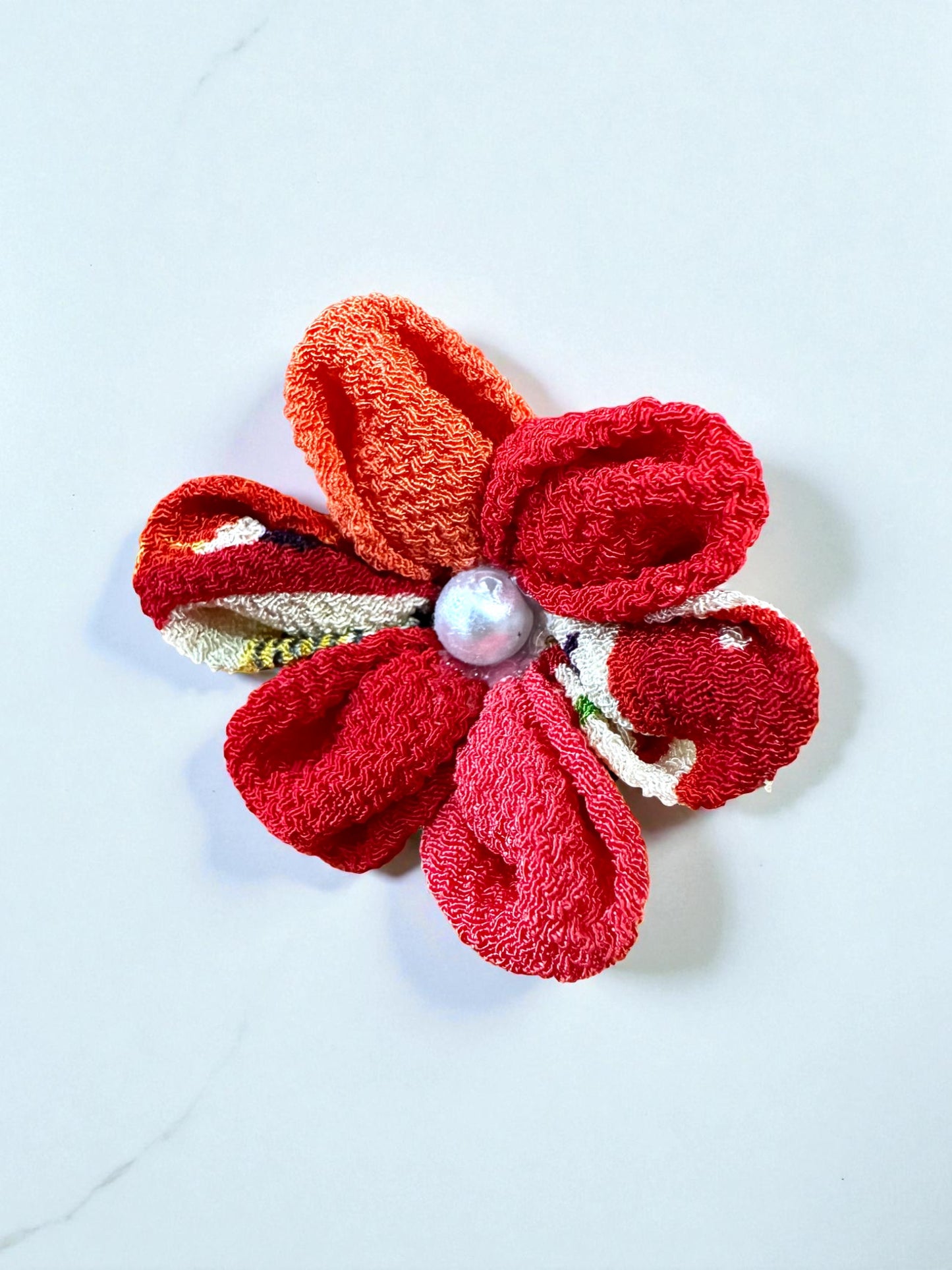 Crimson Bloom – Tsumami Zaiku Flower Clip & Brooch